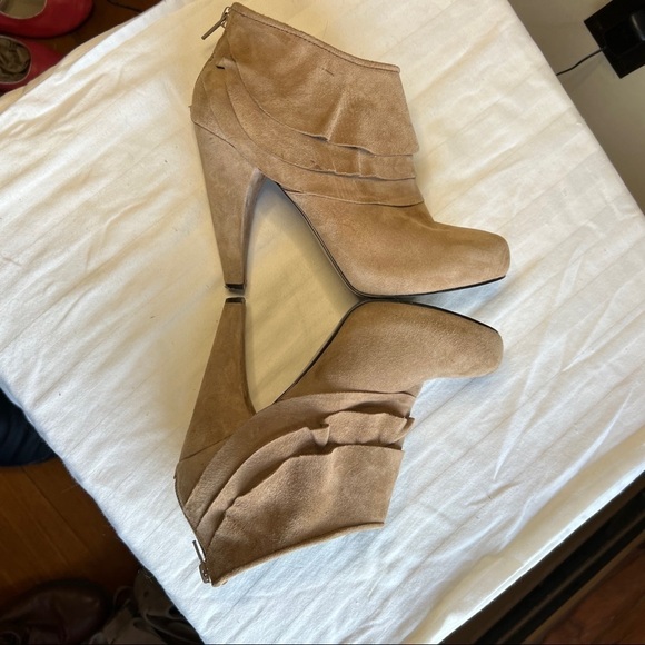 Steve Madden Cuddless Leather Suede Booties Taupe Tan Size 7.5 - Picture 3 of 9